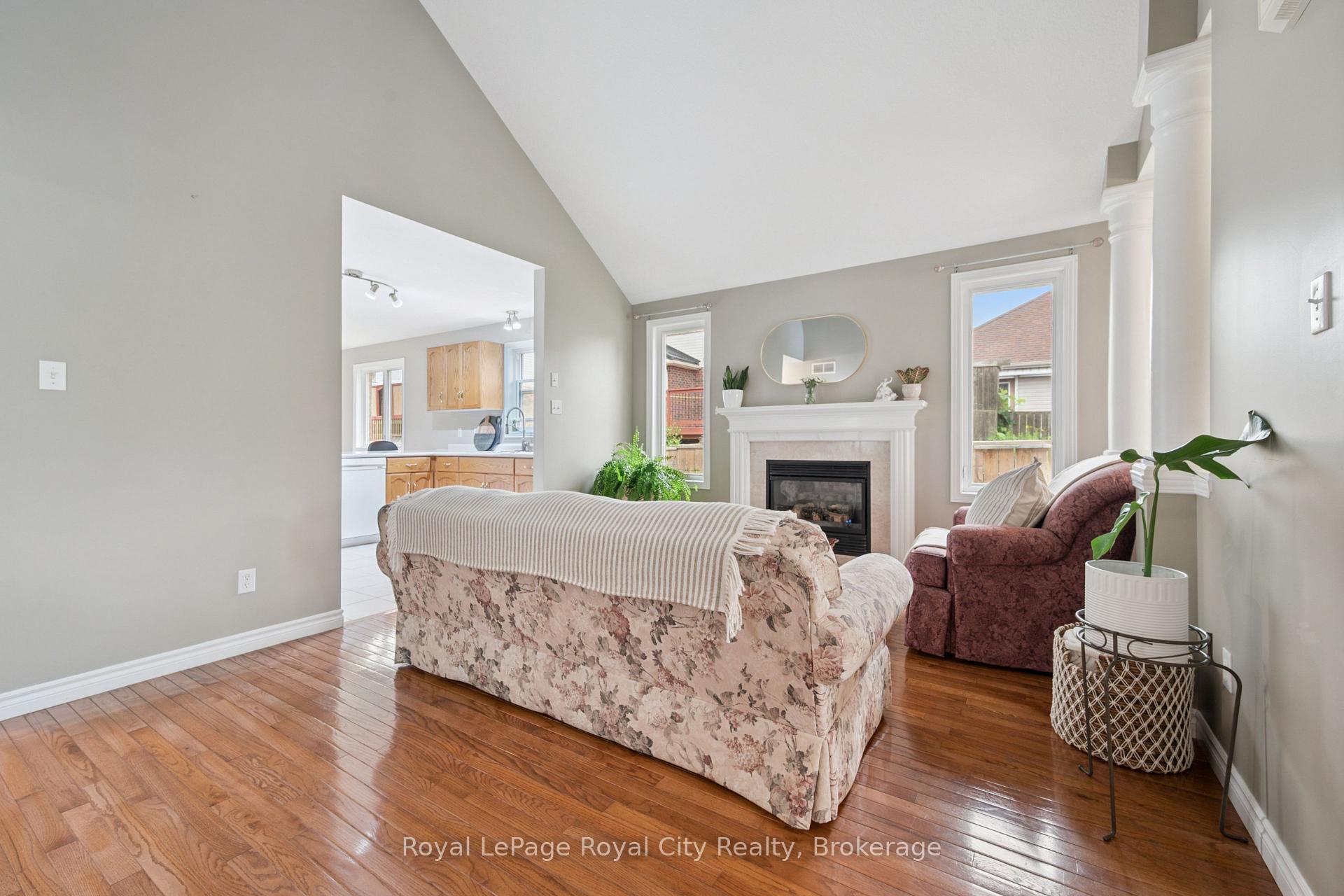 Photo 11 of 3 Marigold Drive, Guelph, Kortright Hills — HOMEH