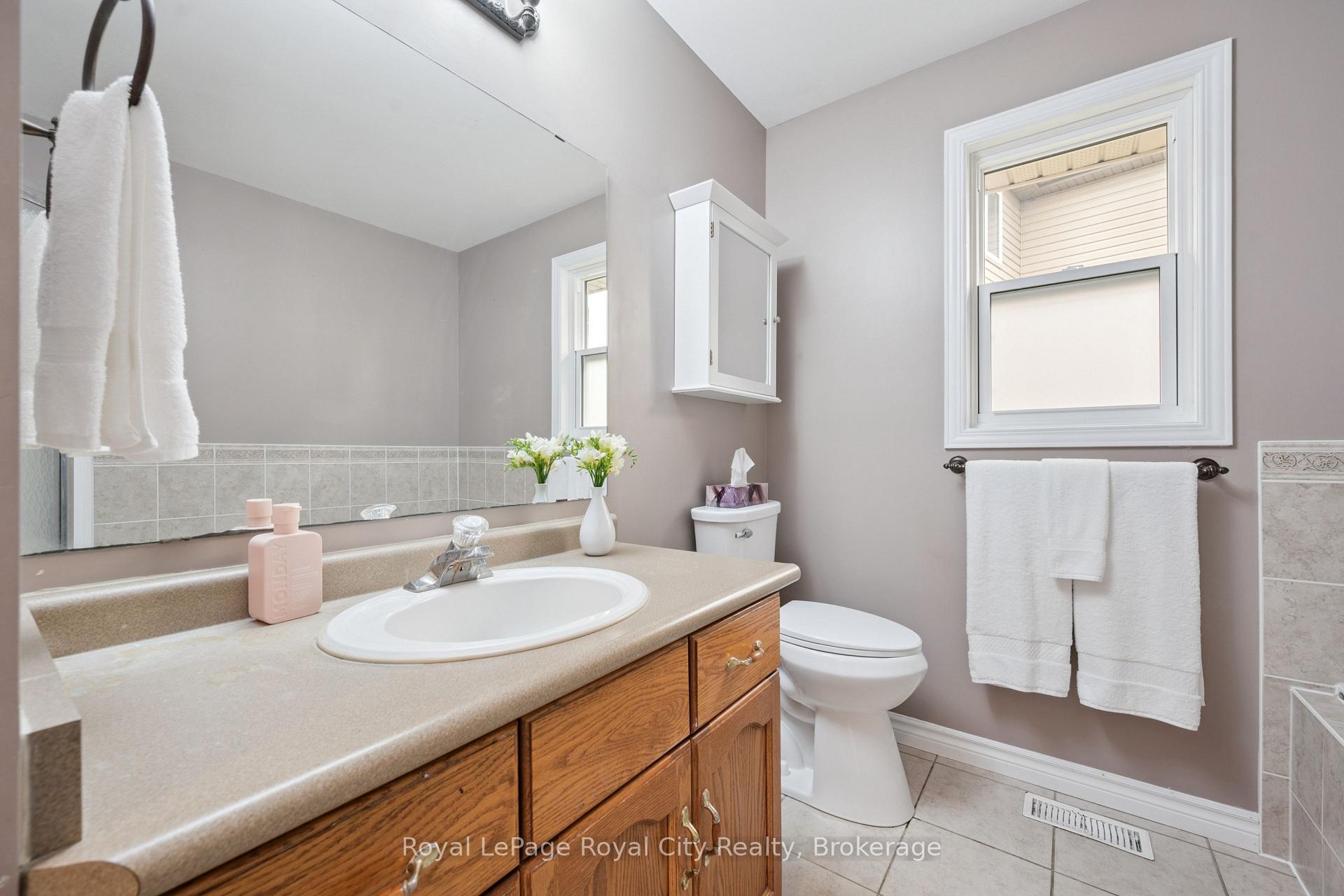 Photo 38 of 3 Marigold Drive, Guelph, Kortright Hills — HOMEH