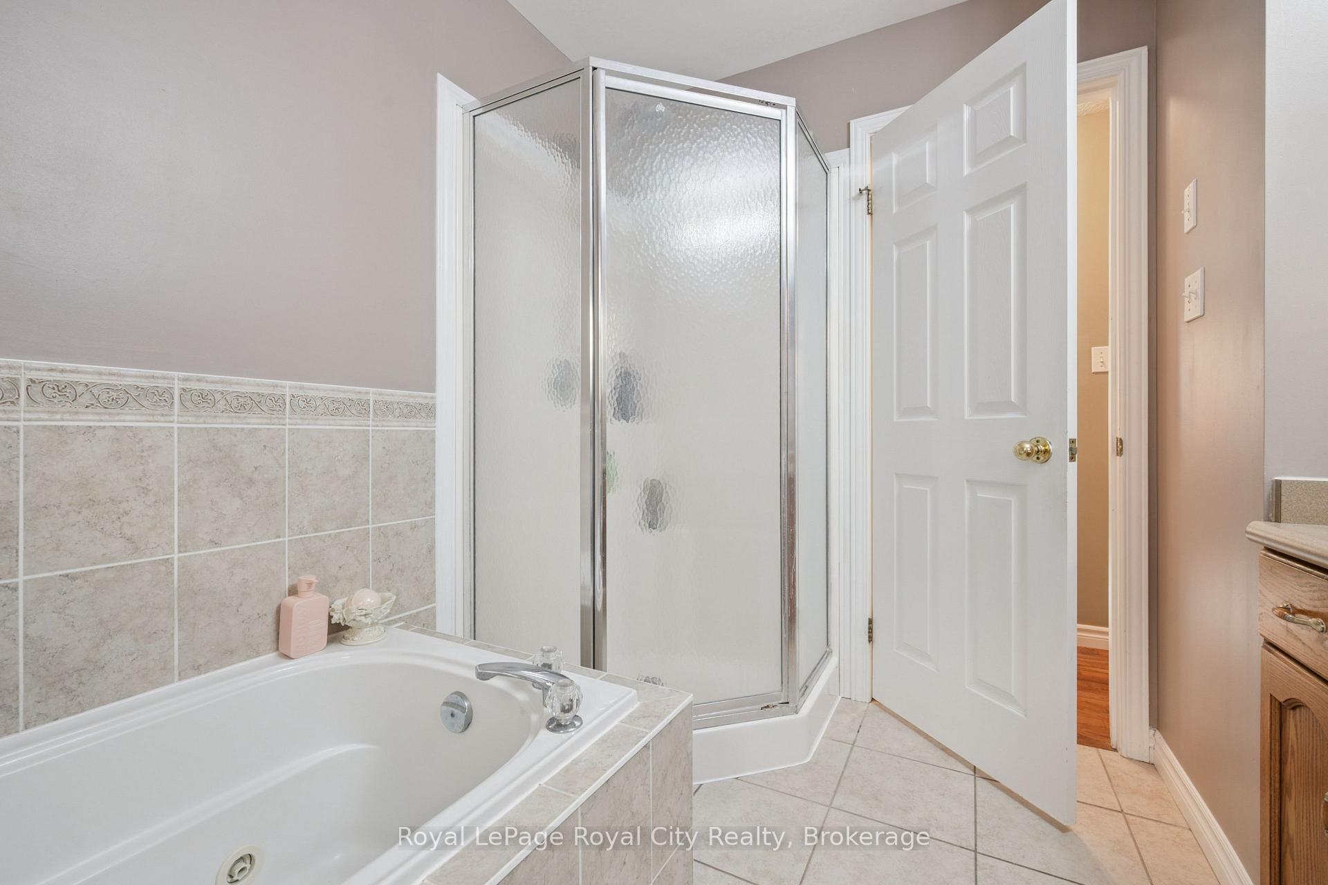 Photo 33 of 3 Marigold Drive, Guelph, Kortright Hills — HOMEH