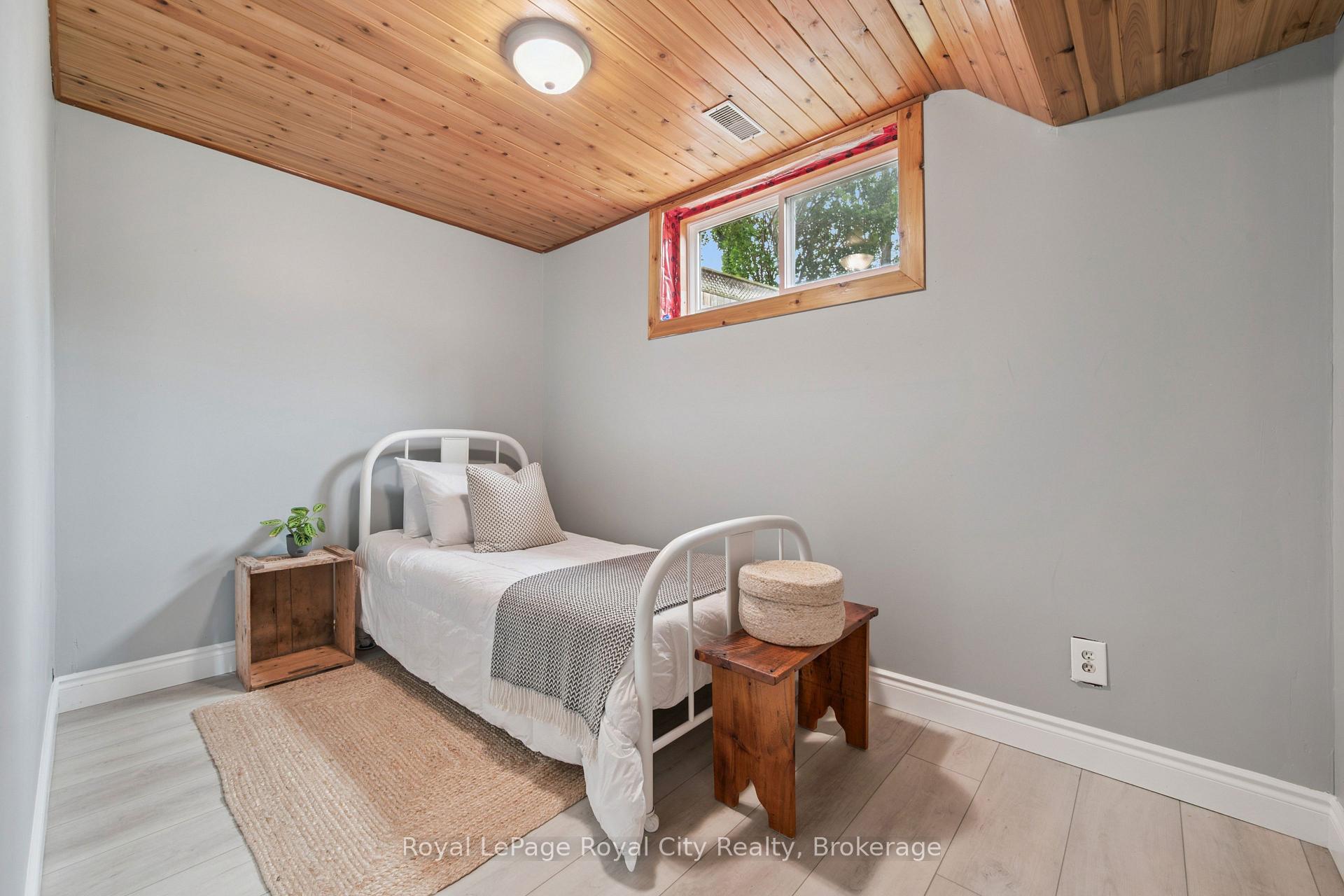 Photo 44 of 3 Marigold Drive, Guelph, Kortright Hills — HOMEH