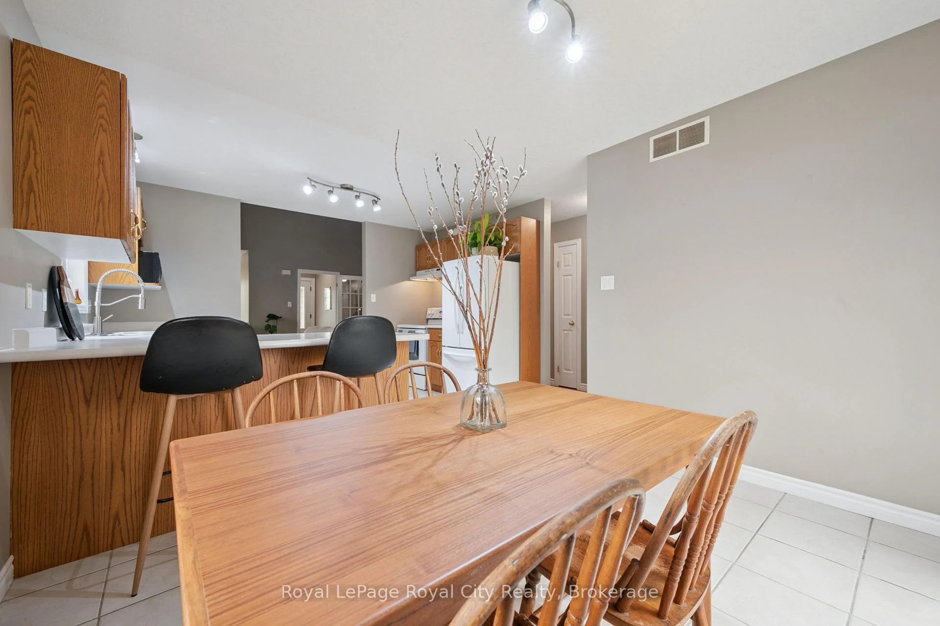 Photo 37 of 3 Marigold Drive, Guelph, Kortright Hills — HOMEH