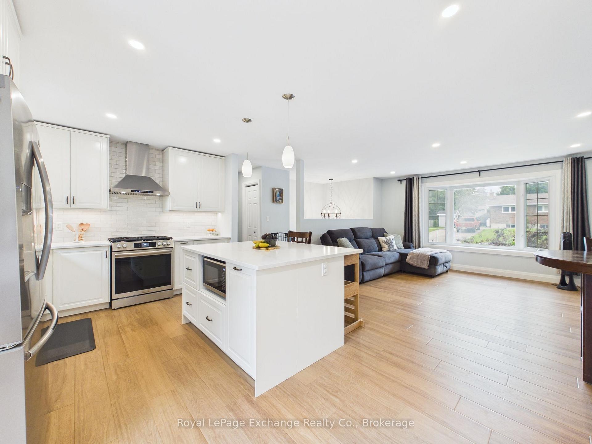 Photo 5 of 453 Elgin Street, Kincardine — HOMEH