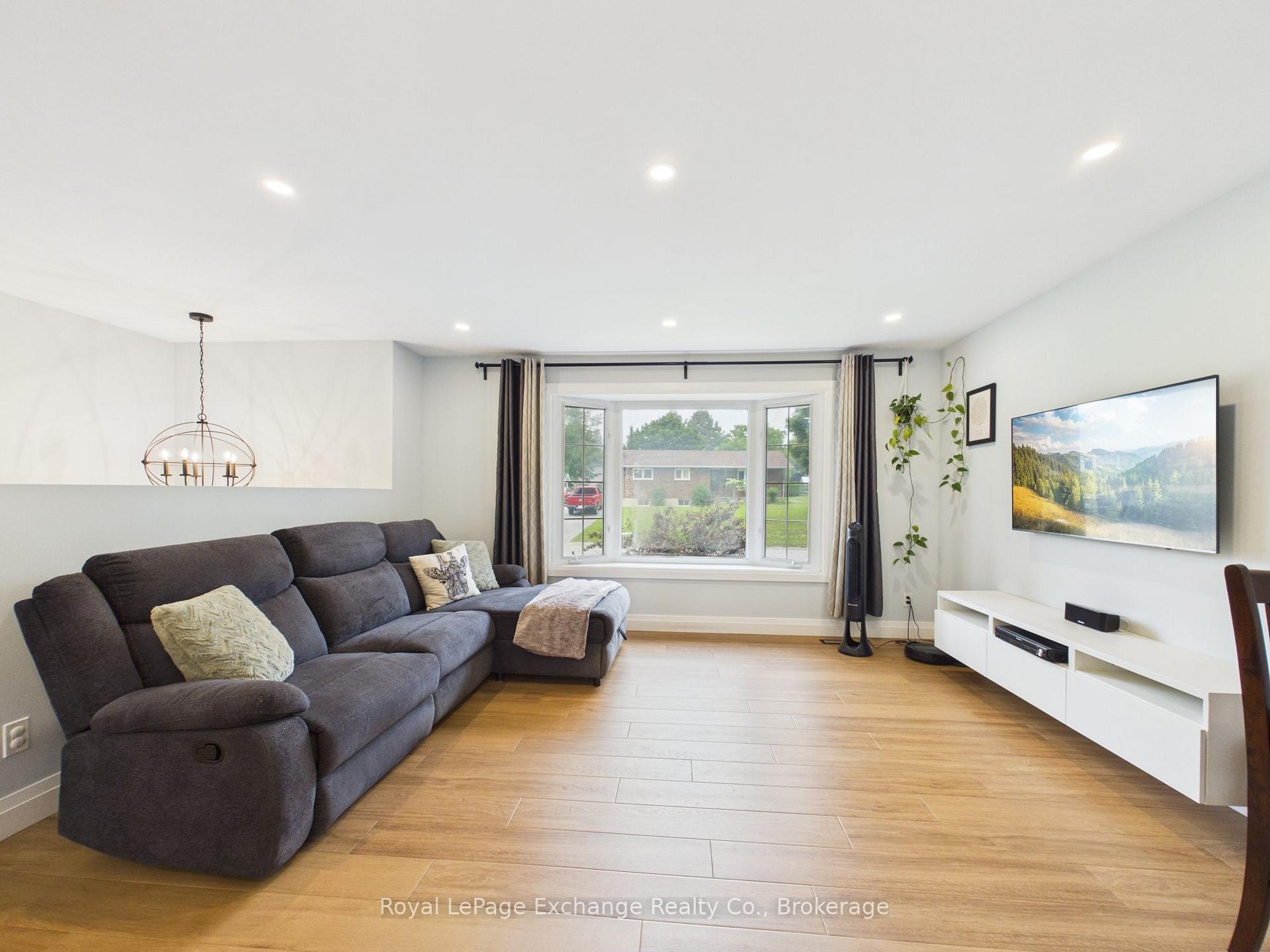 Photo 7 of 453 Elgin Street, Kincardine — HOMEH