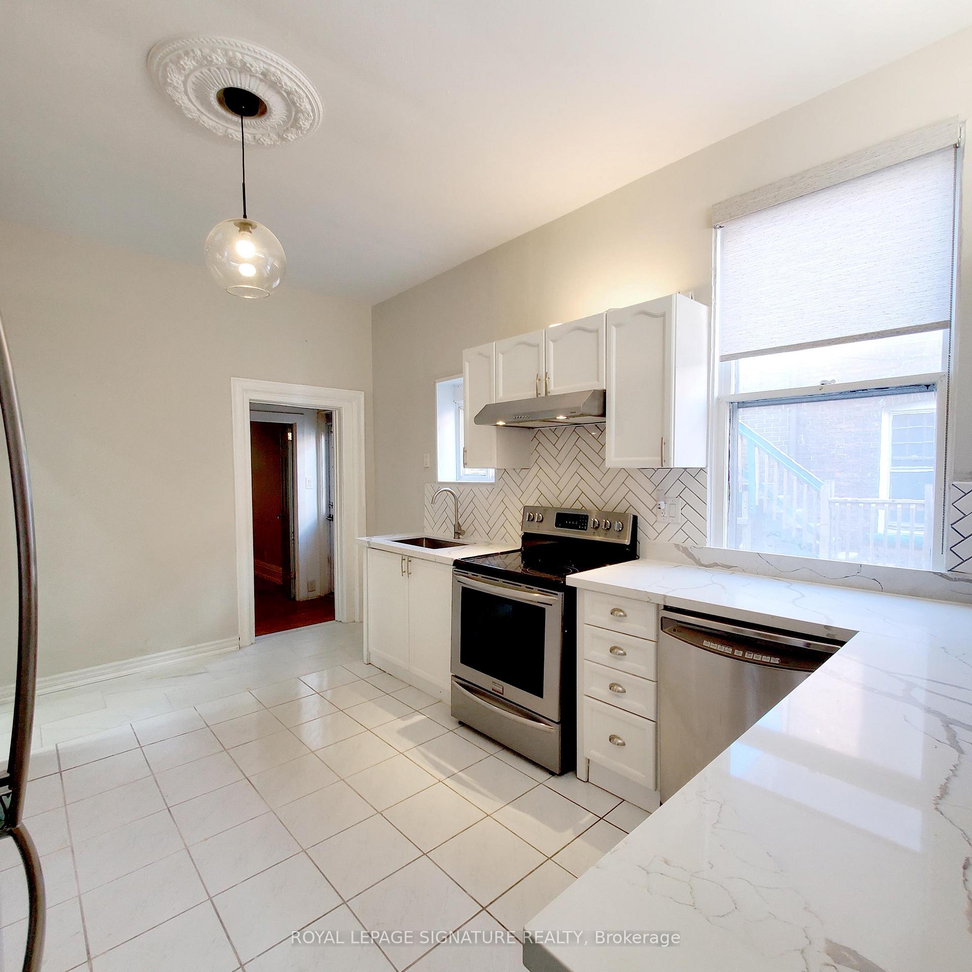 Photo 11 of Unit 2, 116 Fairholt Road S, Hamilton, Stipley — HOMEH