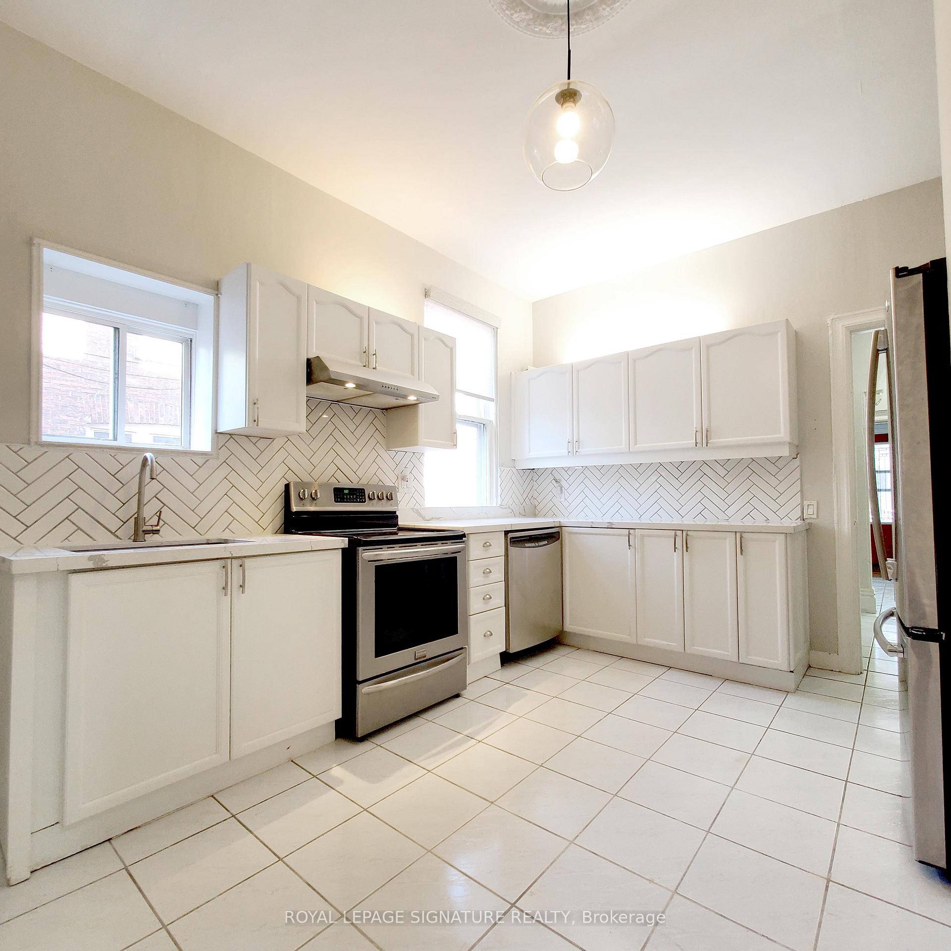 Photo 12 of Unit 2, 116 Fairholt Road S, Hamilton, Stipley — HOMEH