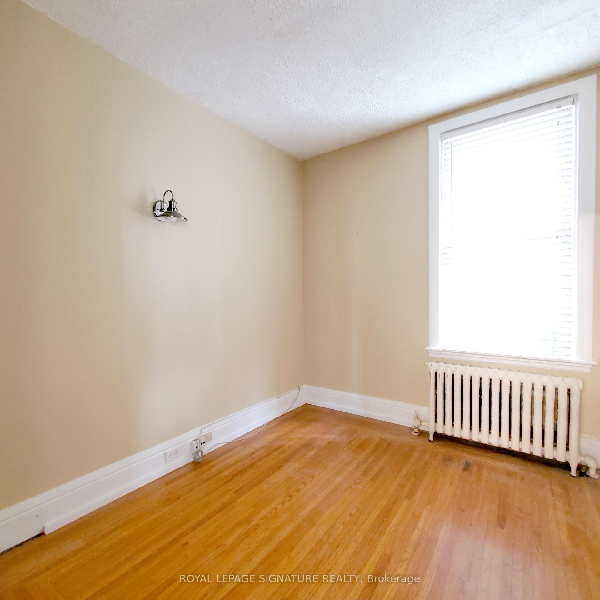 Photo 16 of Unit 2, 116 Fairholt Road S, Hamilton, Stipley — HOMEH