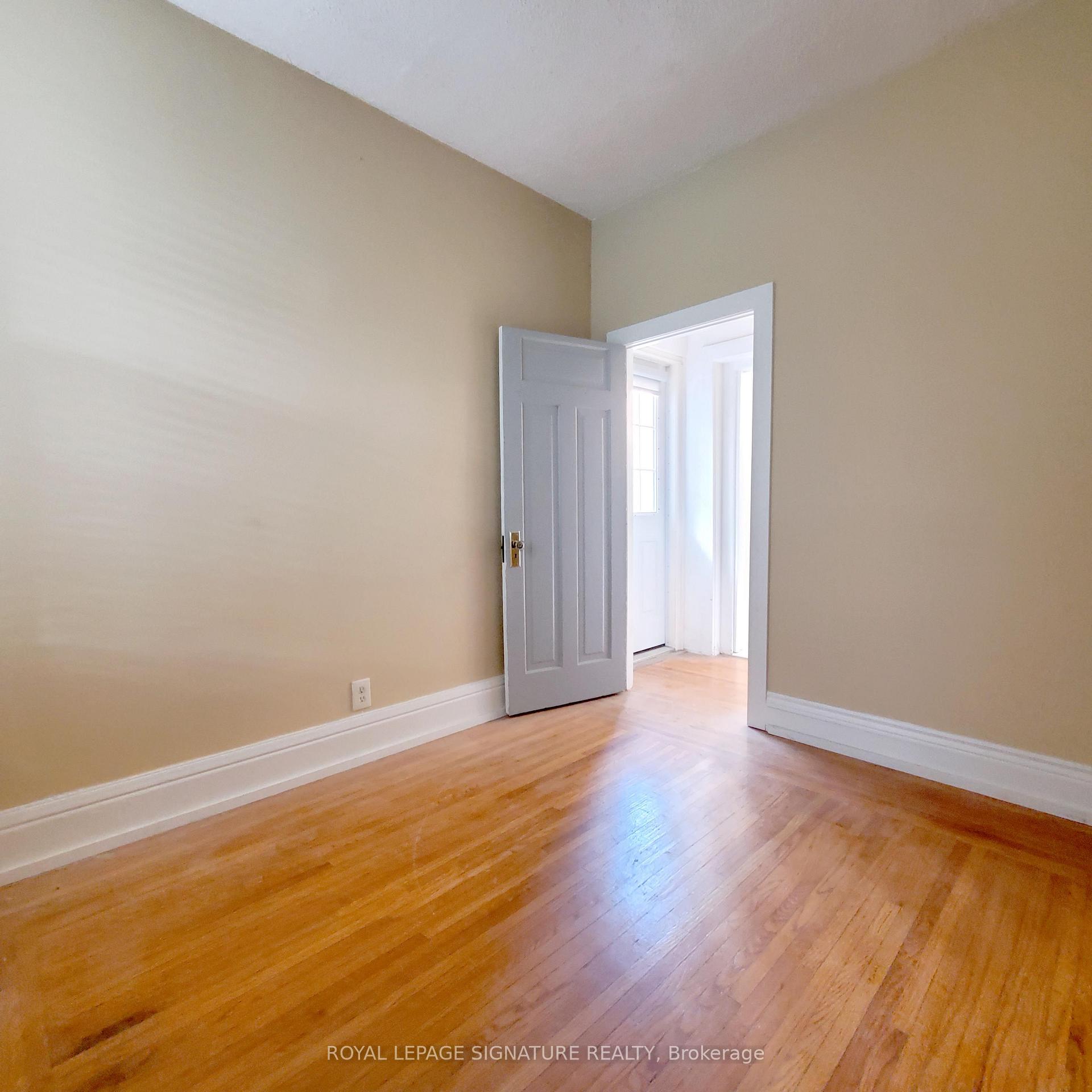 Photo 17 of Unit 2, 116 Fairholt Road S, Hamilton, Stipley — HOMEH
