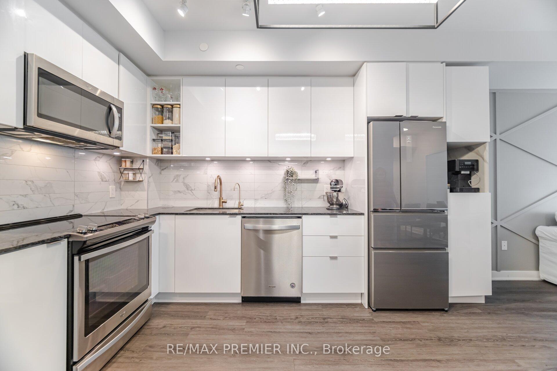 Photo 4 of Unit 317, 100 Eagle Rock Way, Vaughan, Rural Vaughan — HOMEH