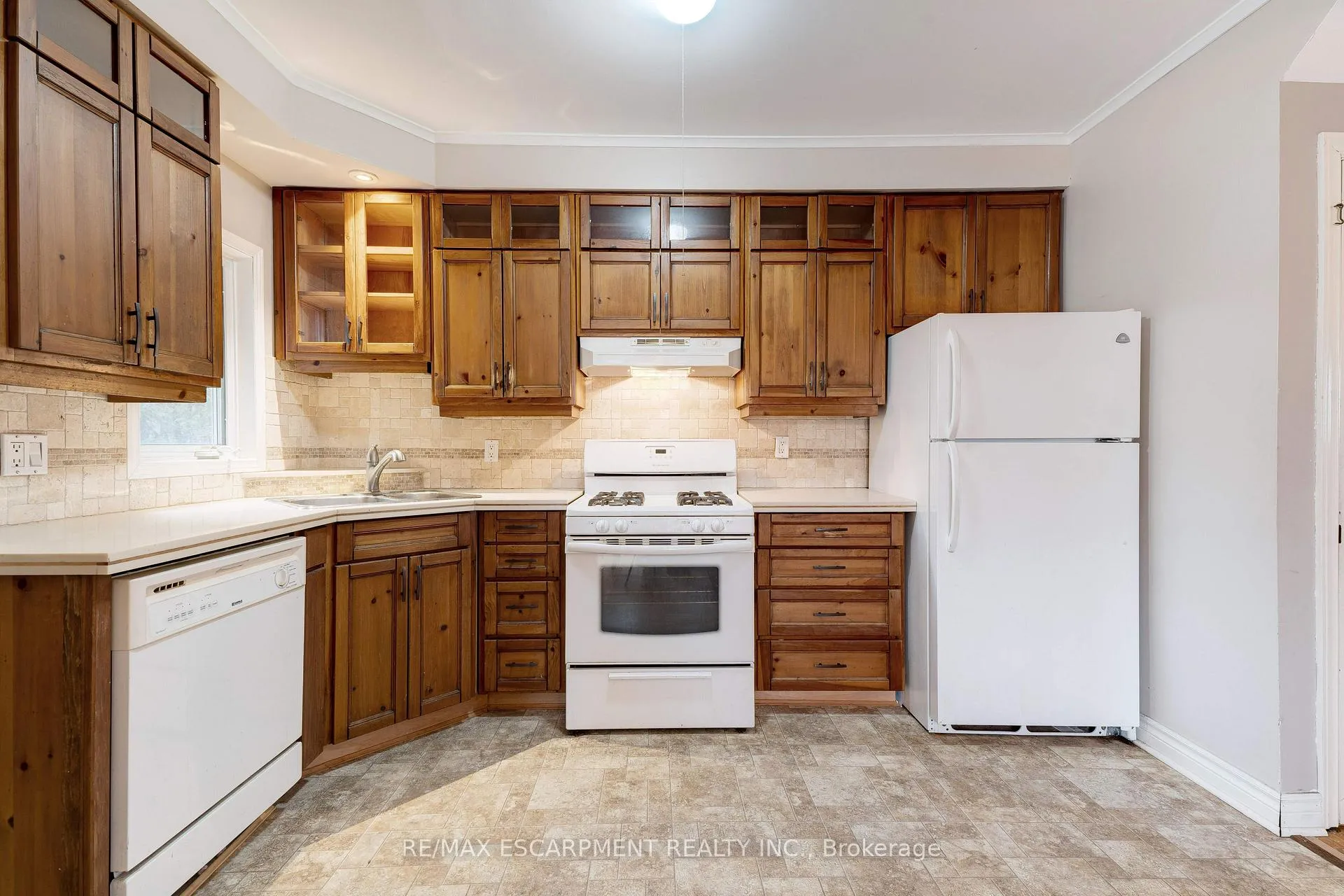 Photo 14 of 232 East 8th Street, Hamilton, Centremount — HOMEH