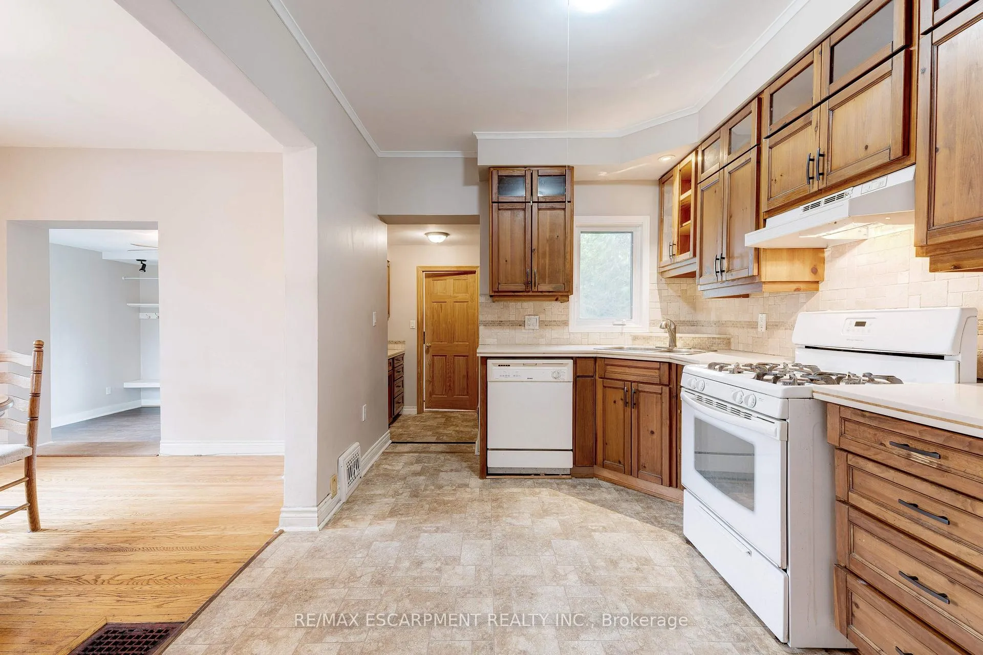 Photo 16 of 232 East 8th Street, Hamilton, Centremount — HOMEH