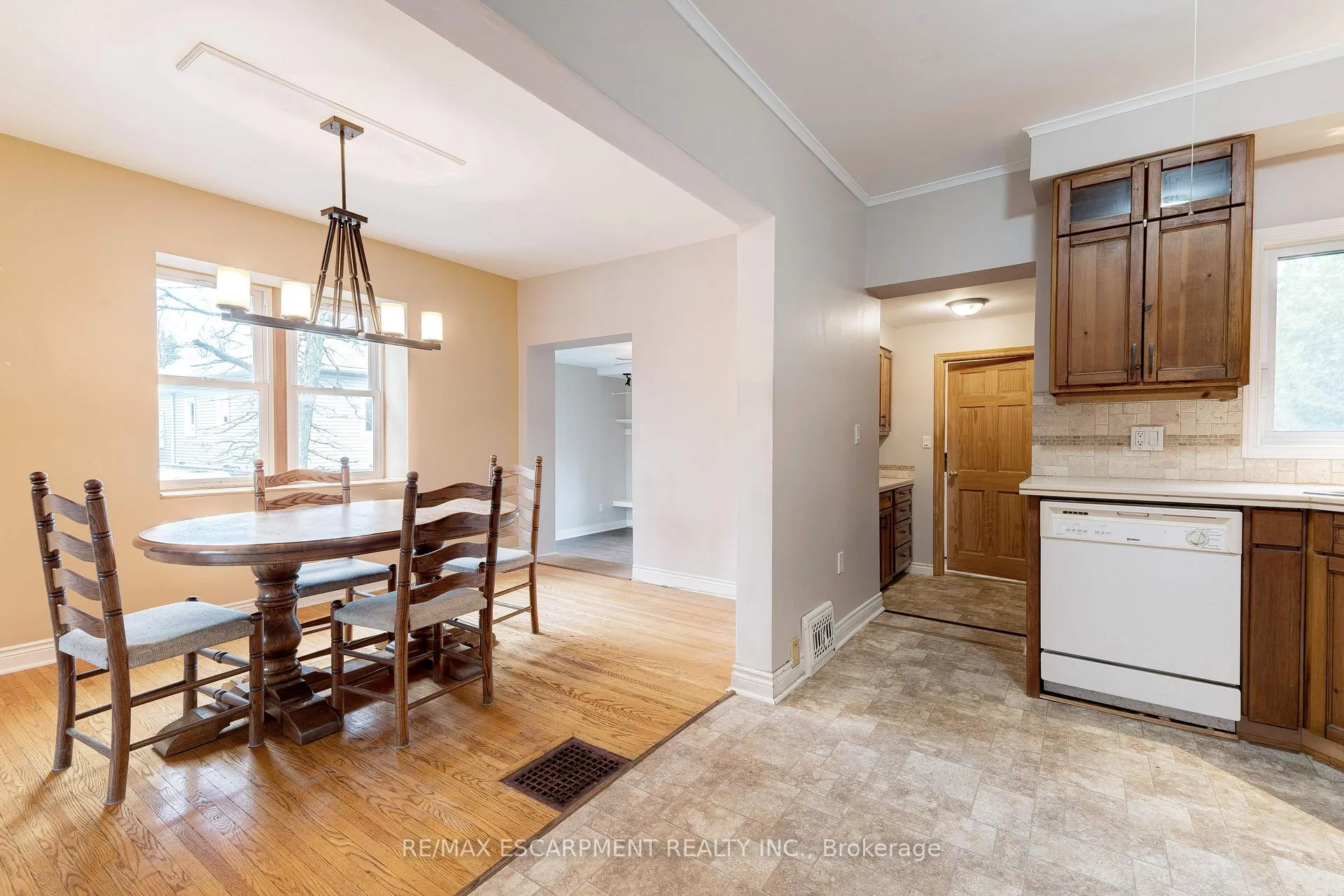 Photo 17 of 232 East 8th Street, Hamilton, Centremount — HOMEH