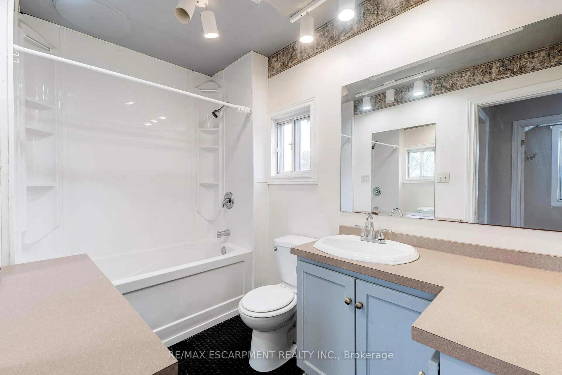 Photo 28 of 232 East 8th Street, Hamilton, Centremount — HOMEH