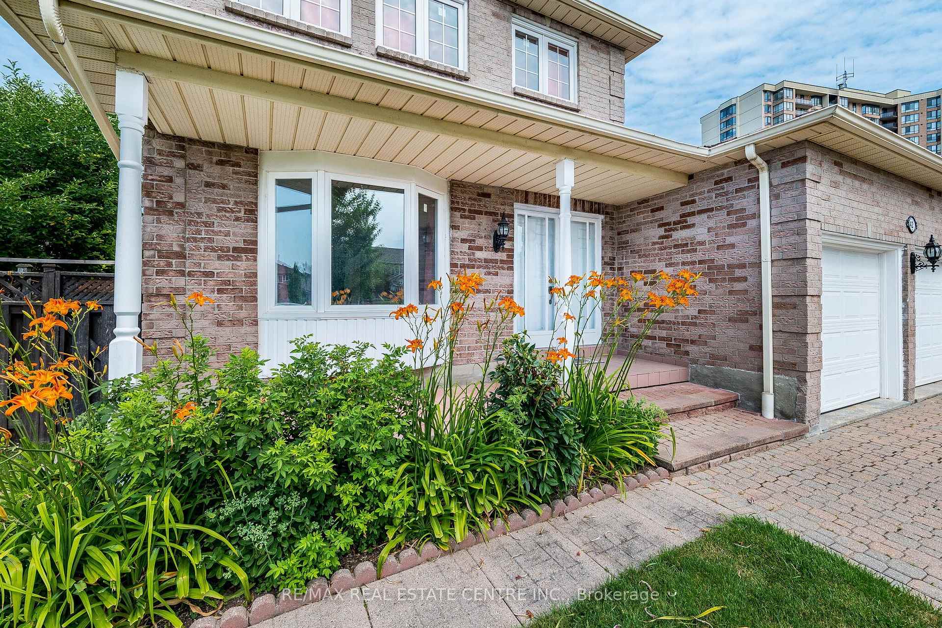 Photo 2 of 42 Lafleur Court, Brampton, Fletcher's Creek South — HOMEH