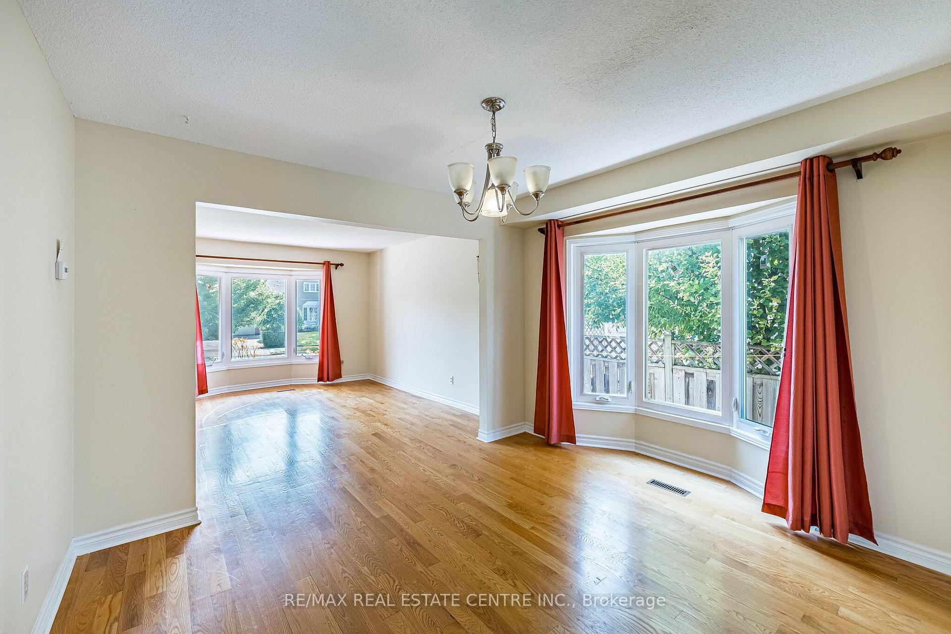 Photo 6 of 42 Lafleur Court, Brampton, Fletcher's Creek South — HOMEH