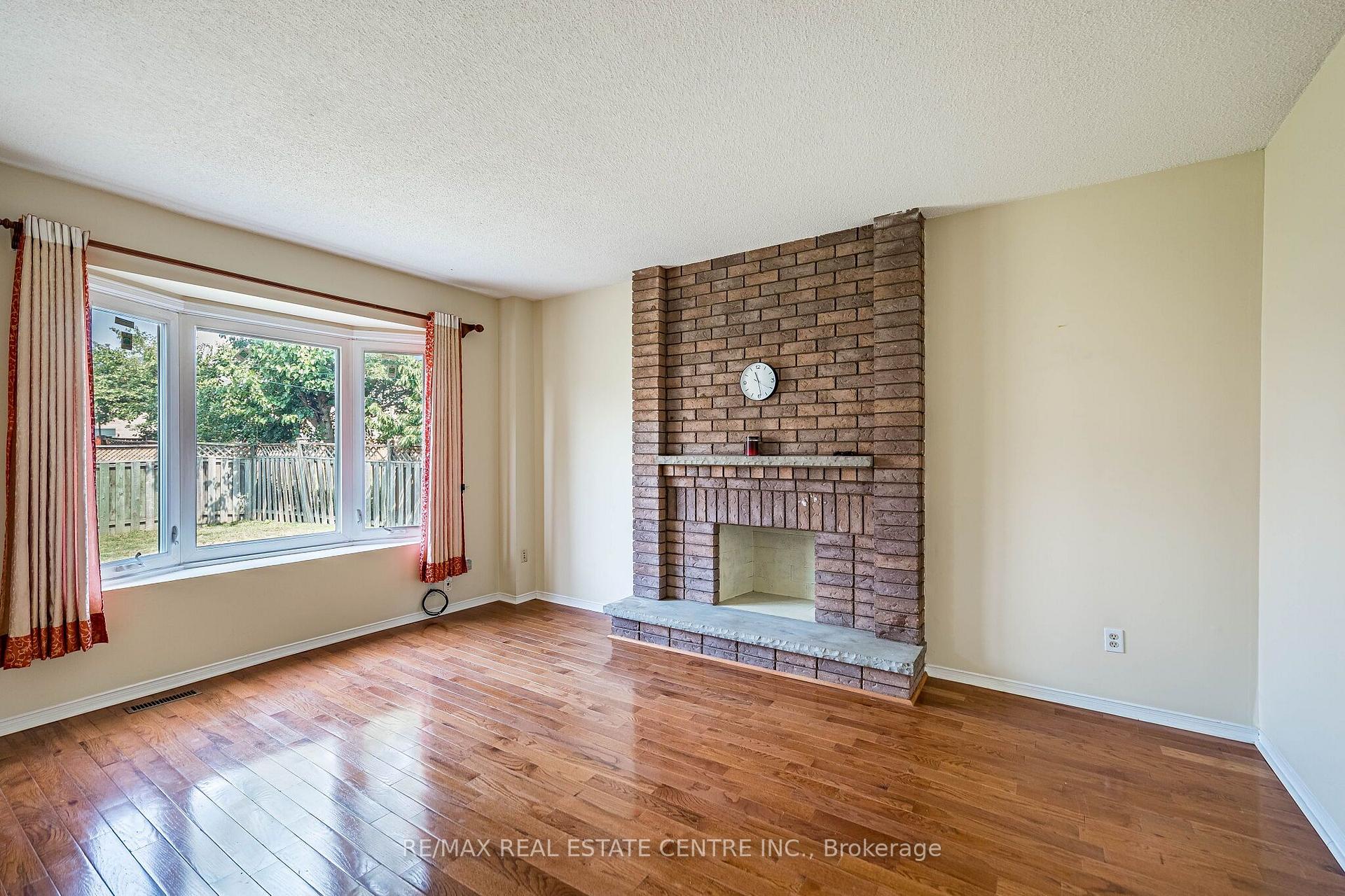 Photo 7 of 42 Lafleur Court, Brampton, Fletcher's Creek South — HOMEH