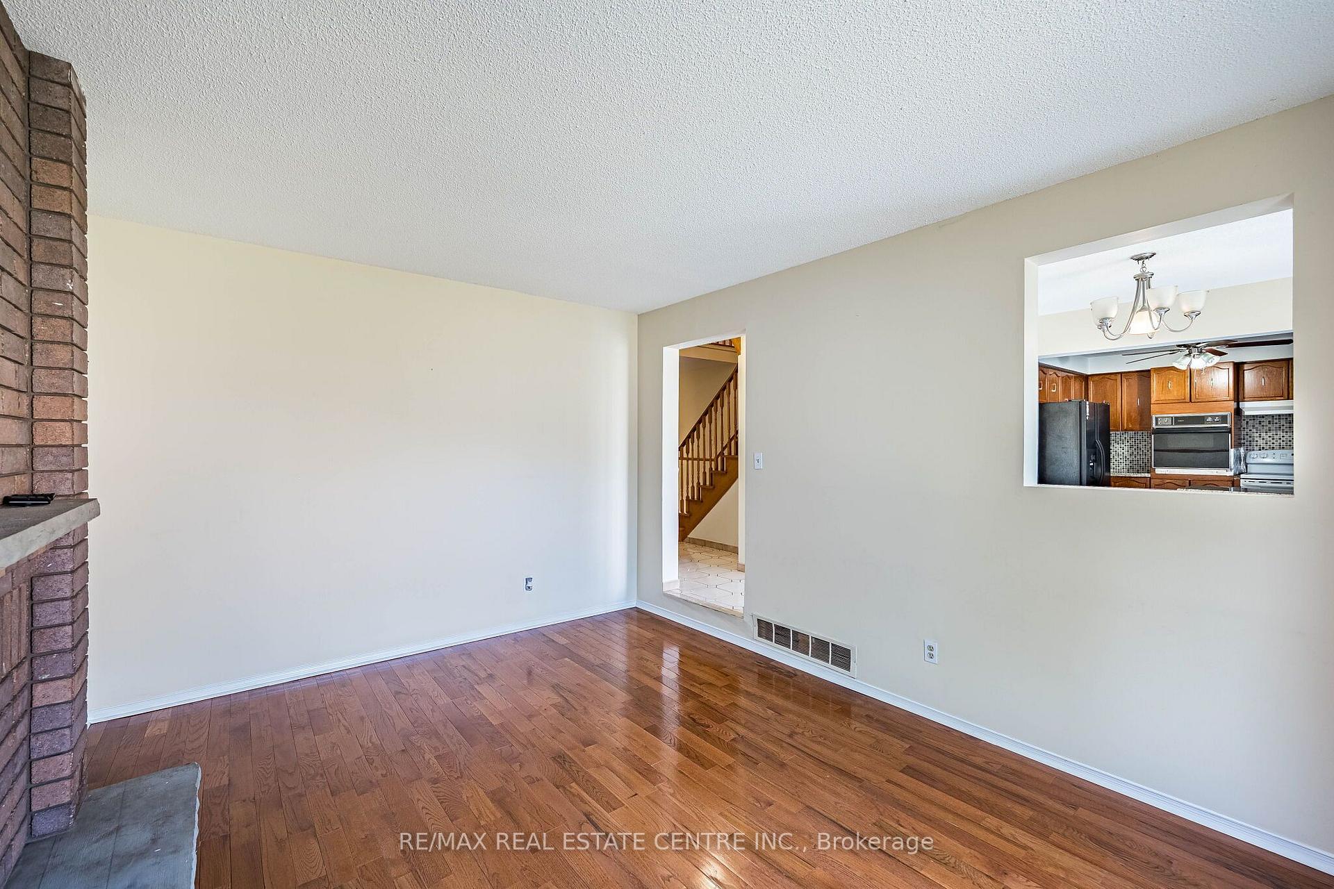 Photo 9 of 42 Lafleur Court, Brampton, Fletcher's Creek South — HOMEH