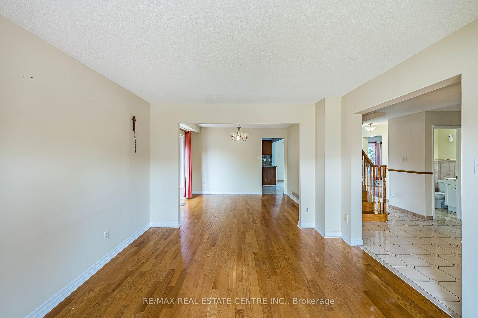 Photo 10 of 42 Lafleur Court, Brampton, Fletcher's Creek South — HOMEH
