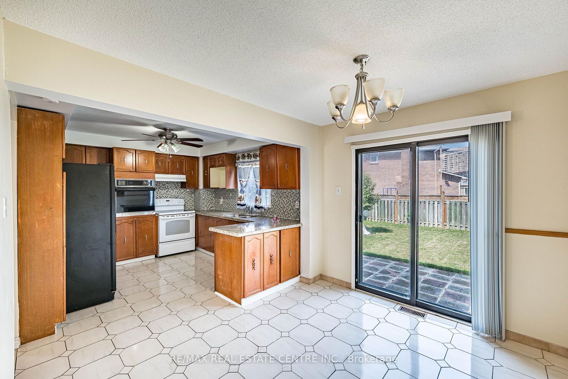 Photo 11 of 42 Lafleur Court, Brampton, Fletcher's Creek South — HOMEH