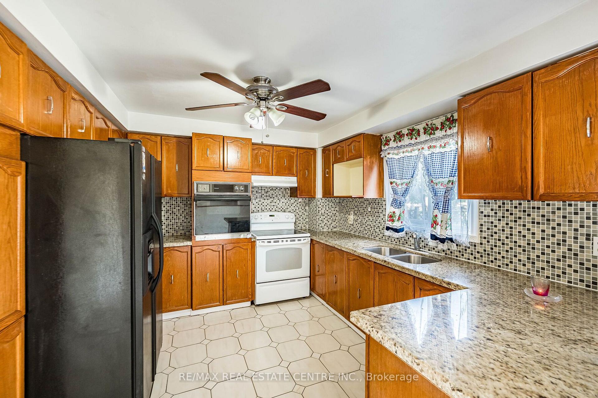 Photo 12 of 42 Lafleur Court, Brampton, Fletcher's Creek South — HOMEH