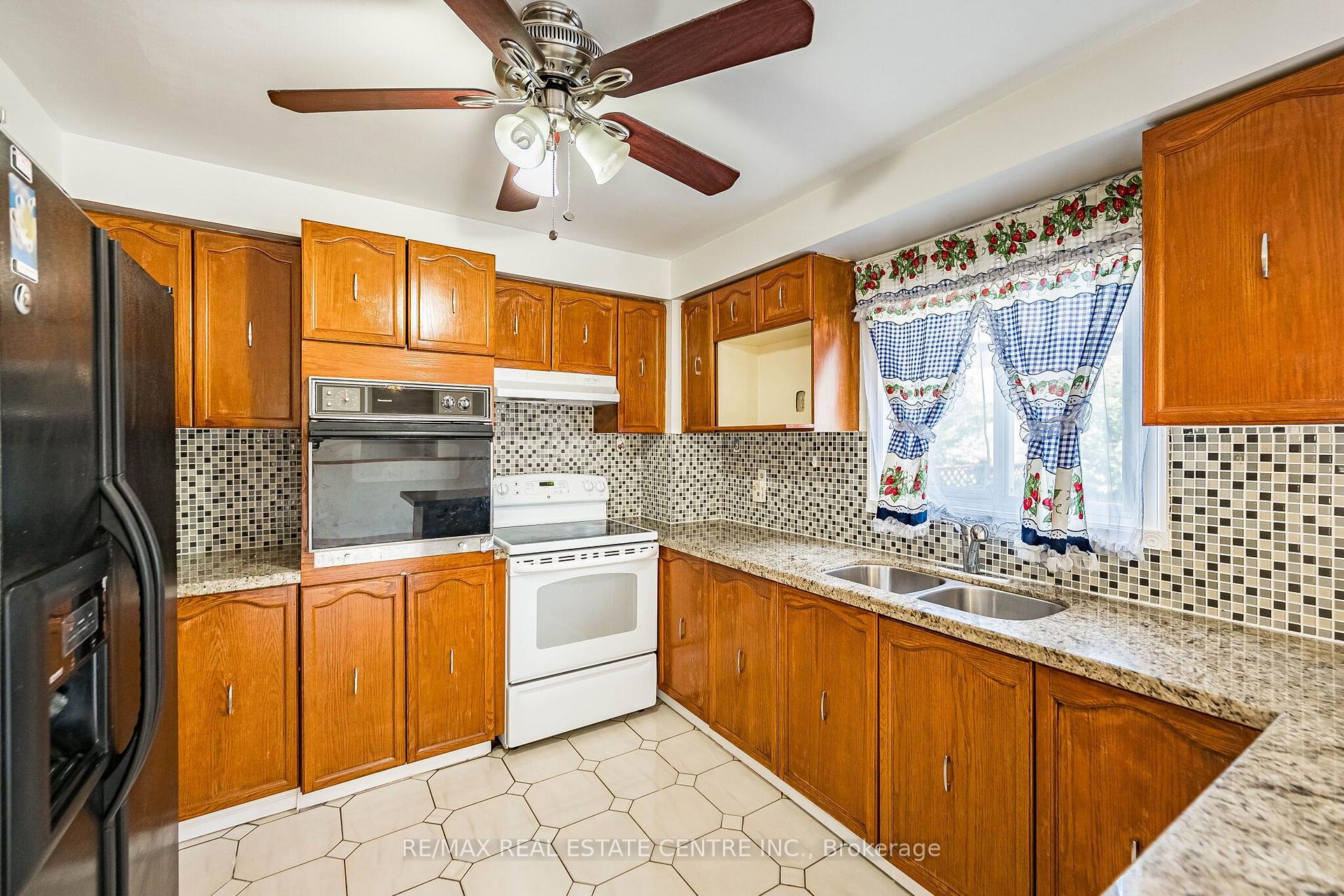 Photo 13 of 42 Lafleur Court, Brampton, Fletcher's Creek South — HOMEH