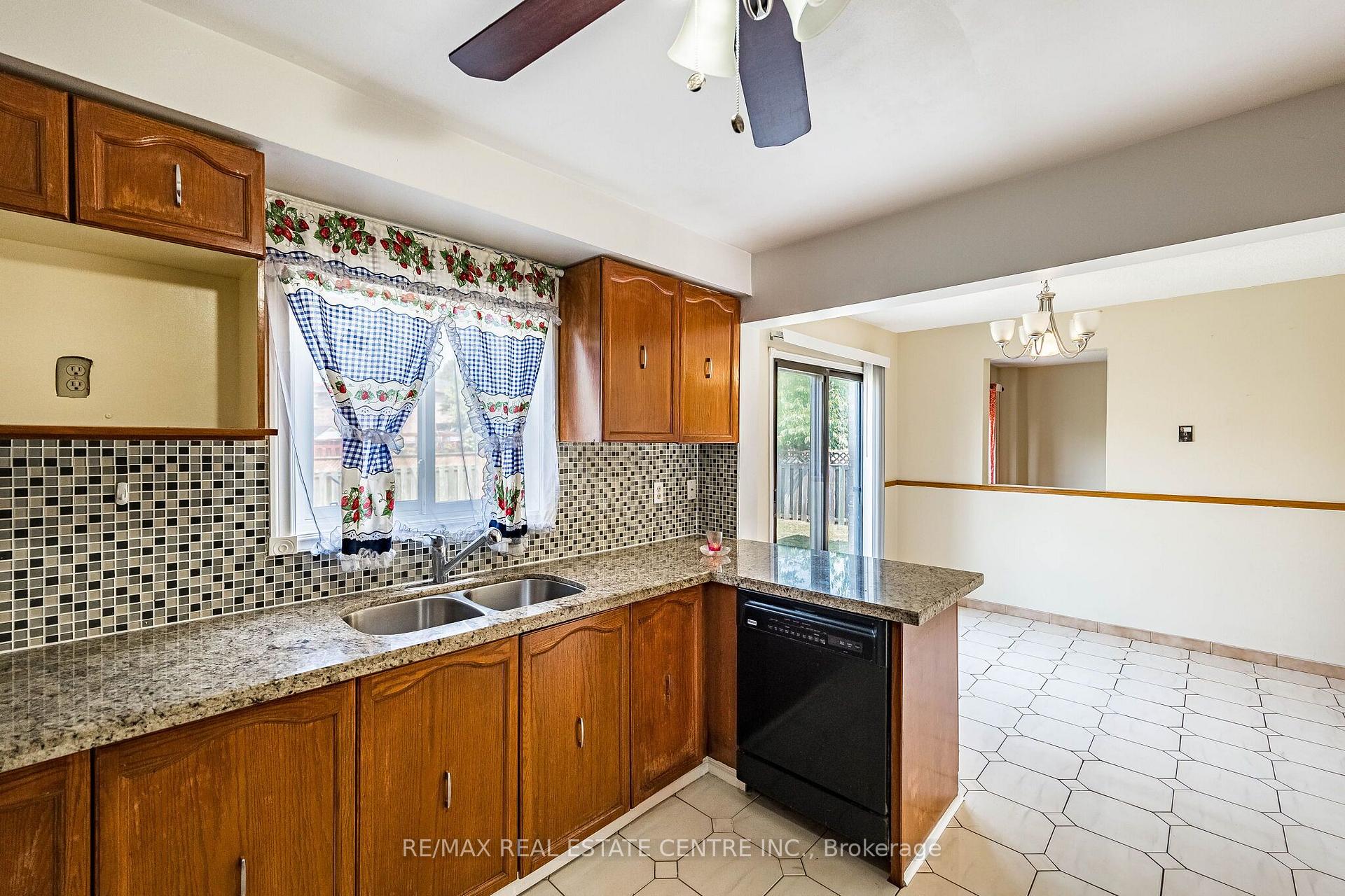 Photo 14 of 42 Lafleur Court, Brampton, Fletcher's Creek South — HOMEH