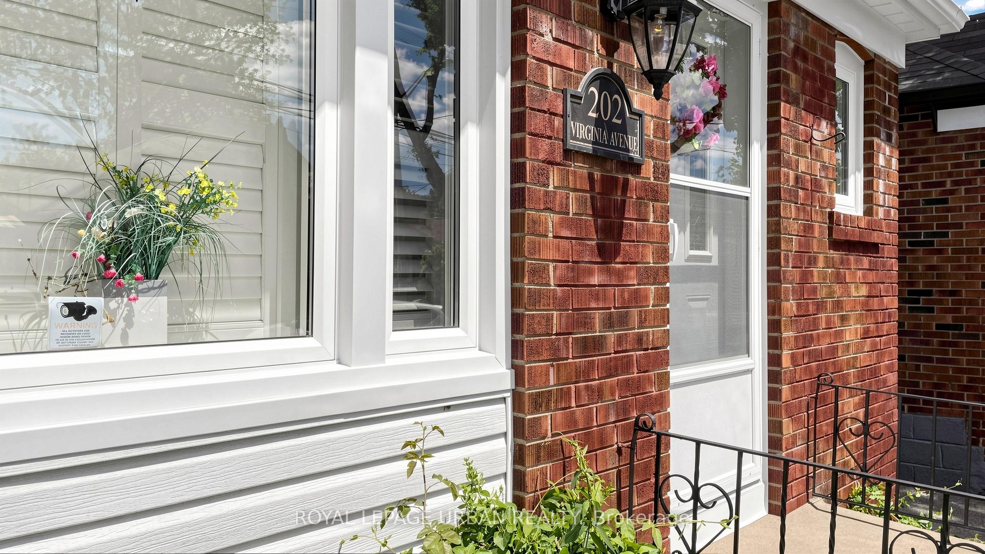 Photo 3 of 202 Virginia Avenue, Toronto, Woodbine-Lumsden — HOMEH