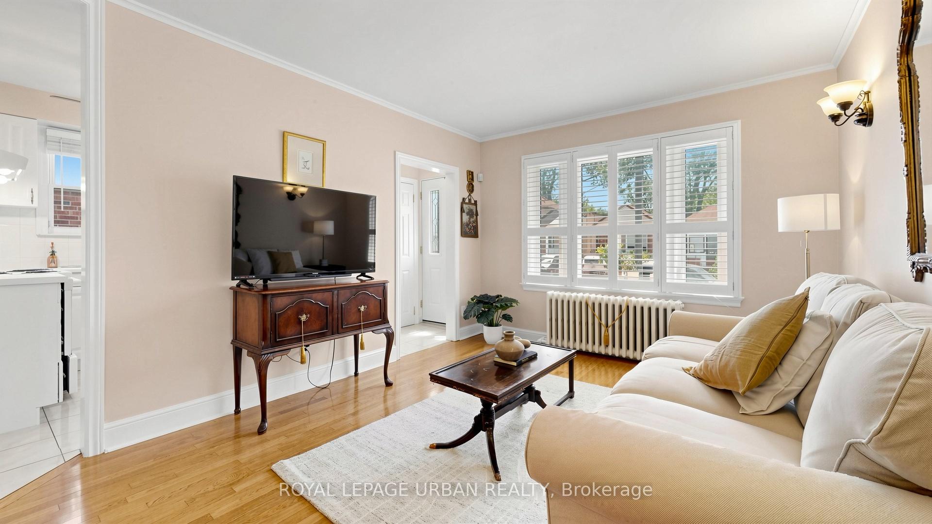 Photo 4 of 202 Virginia Avenue, Toronto, Woodbine-Lumsden — HOMEH