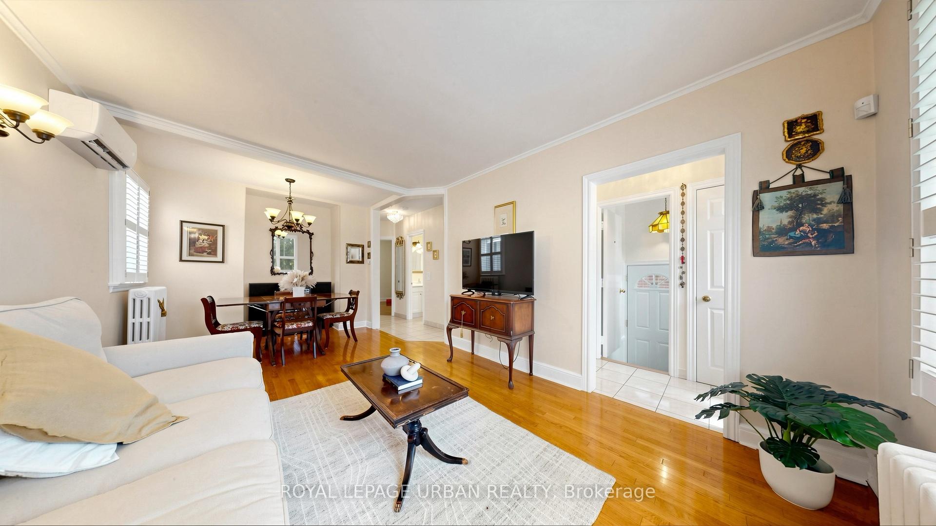 Photo 6 of 202 Virginia Avenue, Toronto, Woodbine-Lumsden — HOMEH