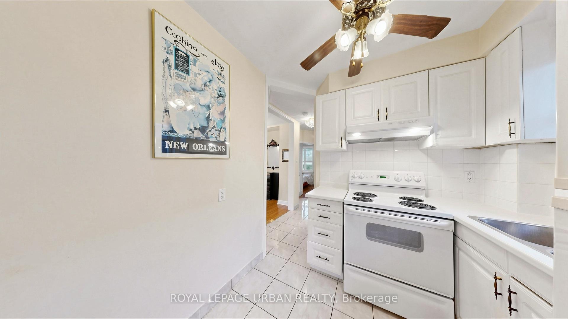 Photo 15 of 202 Virginia Avenue, Toronto, Woodbine-Lumsden — HOMEH