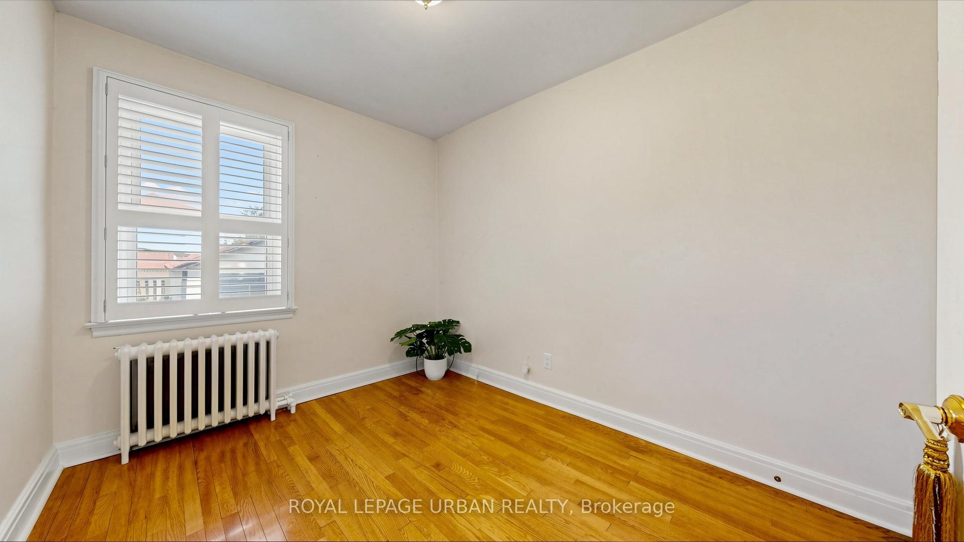 Photo 18 of 202 Virginia Avenue, Toronto, Woodbine-Lumsden — HOMEH