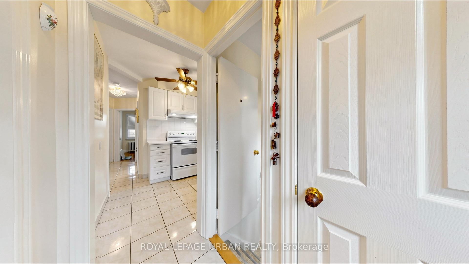 Photo 23 of 202 Virginia Avenue, Toronto, Woodbine-Lumsden — HOMEH