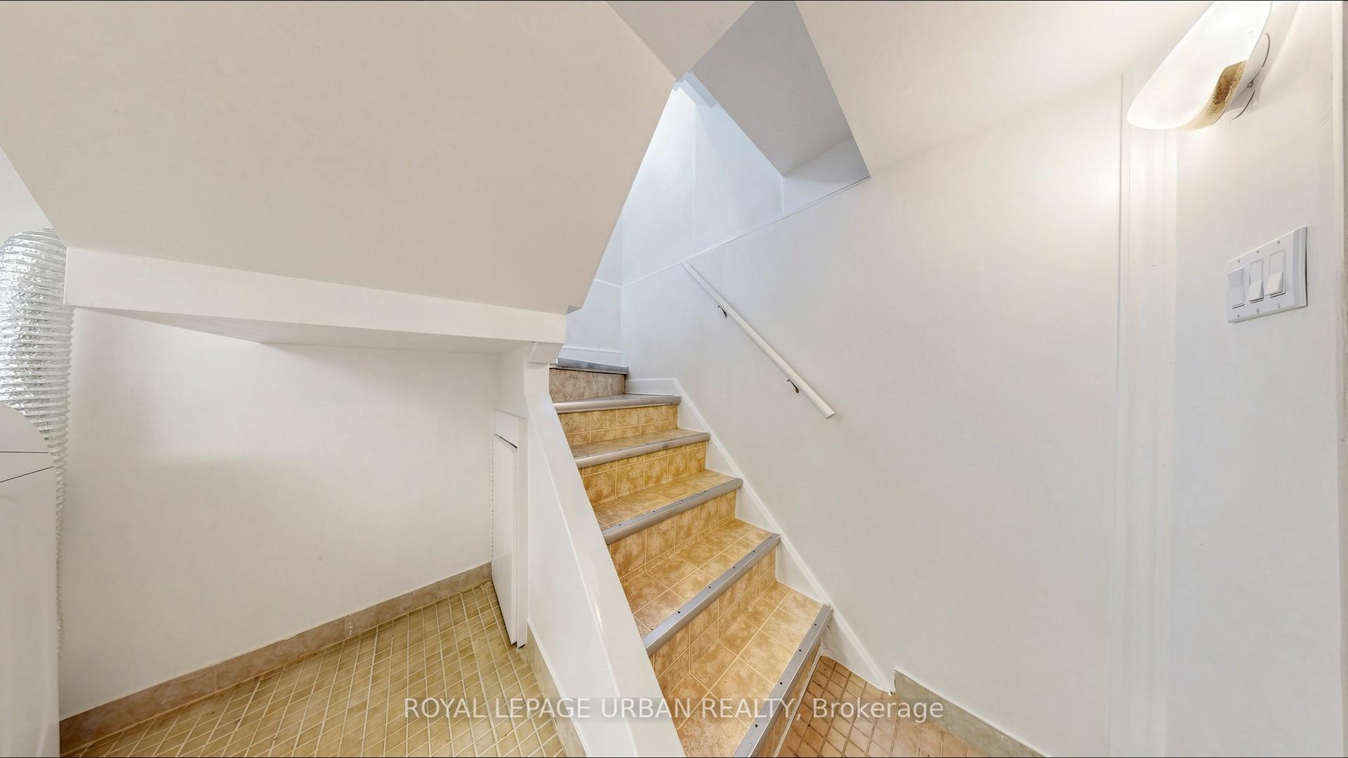 Photo 25 of 202 Virginia Avenue, Toronto, Woodbine-Lumsden — HOMEH