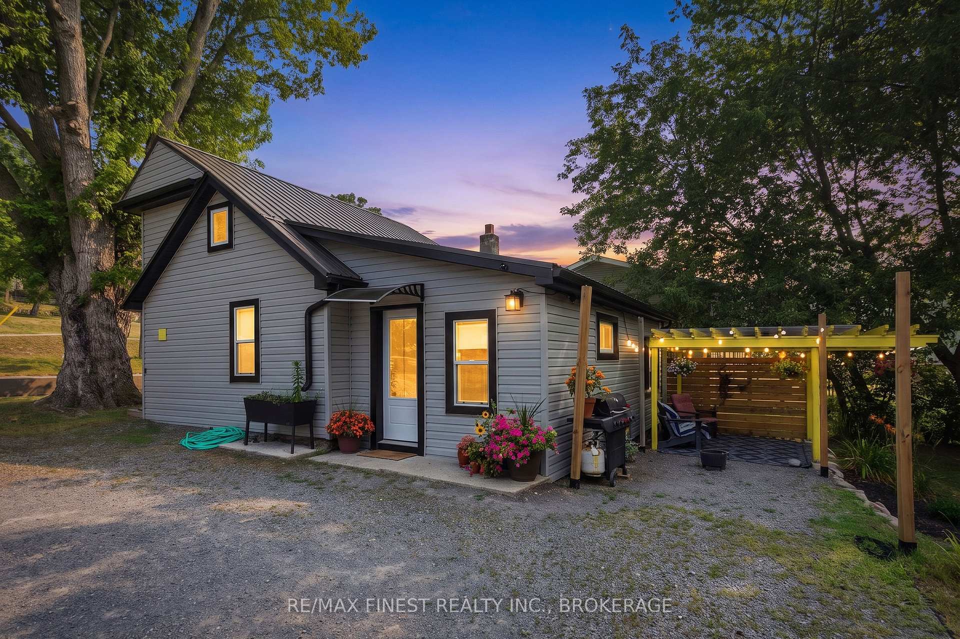 Photo 1 of 414 Dundas Street, Deseronto, Deseronto (Town) — HOMEH