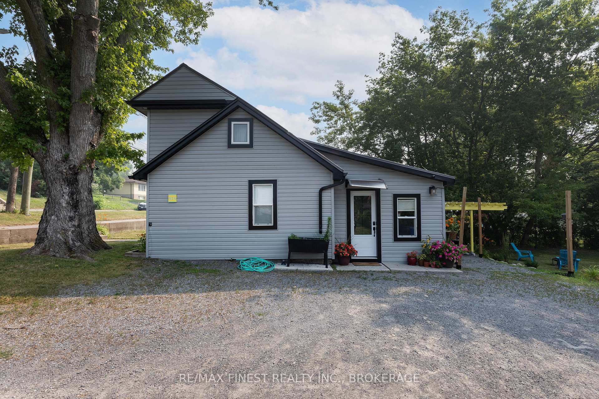 Photo 3 of 414 Dundas Street, Deseronto, Deseronto (Town) — HOMEH