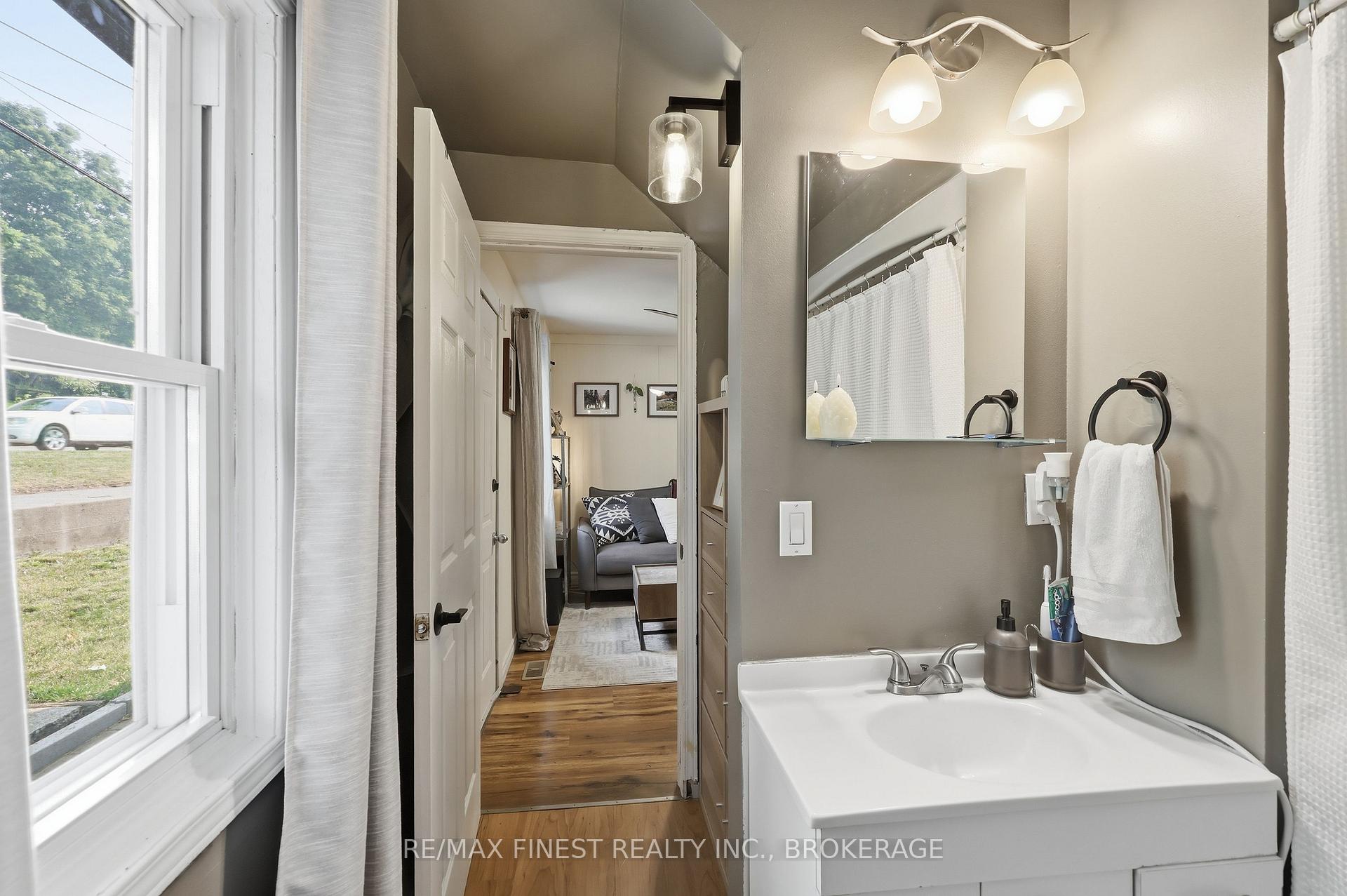 Photo 17 of 414 Dundas Street, Deseronto, Deseronto (Town) — HOMEH