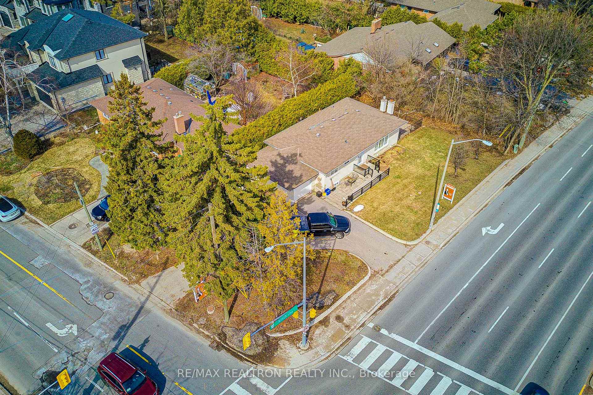 Photo 2 of 256 Church Street, Markham, Markham Village — HOMEH