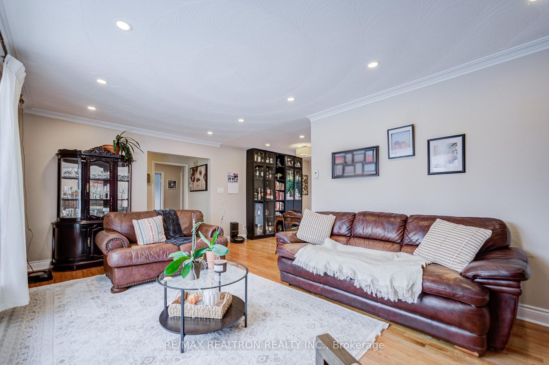Photo 10 of 256 Church Street, Markham, Markham Village — HOMEH