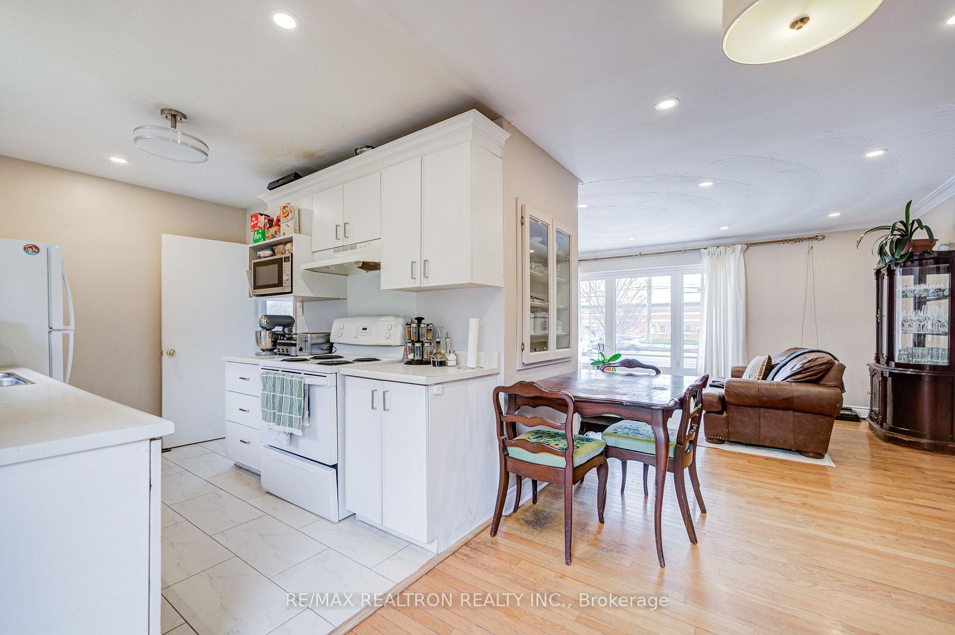 Photo 15 of 256 Church Street, Markham, Markham Village — HOMEH