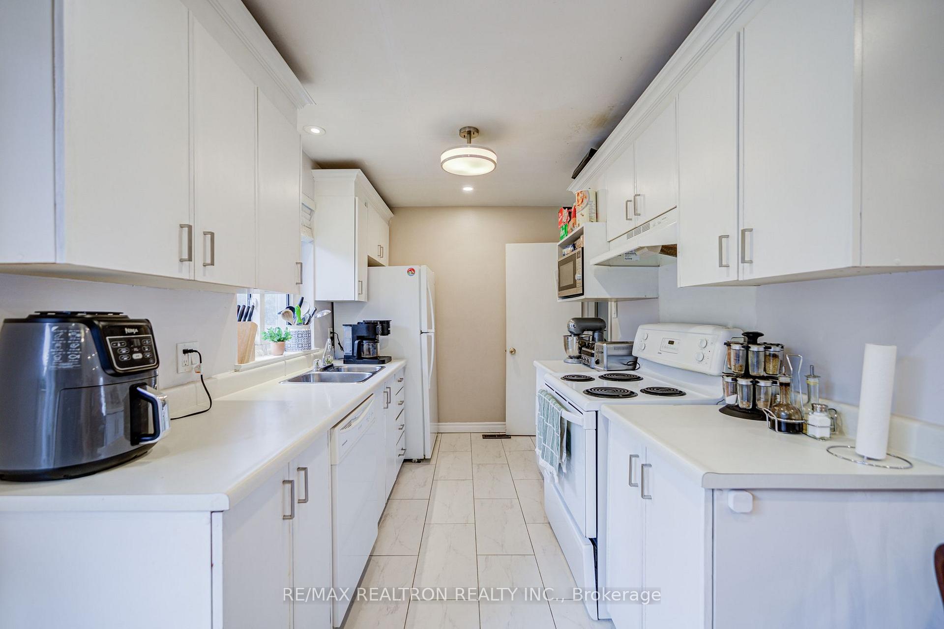 Photo 16 of 256 Church Street, Markham, Markham Village — HOMEH