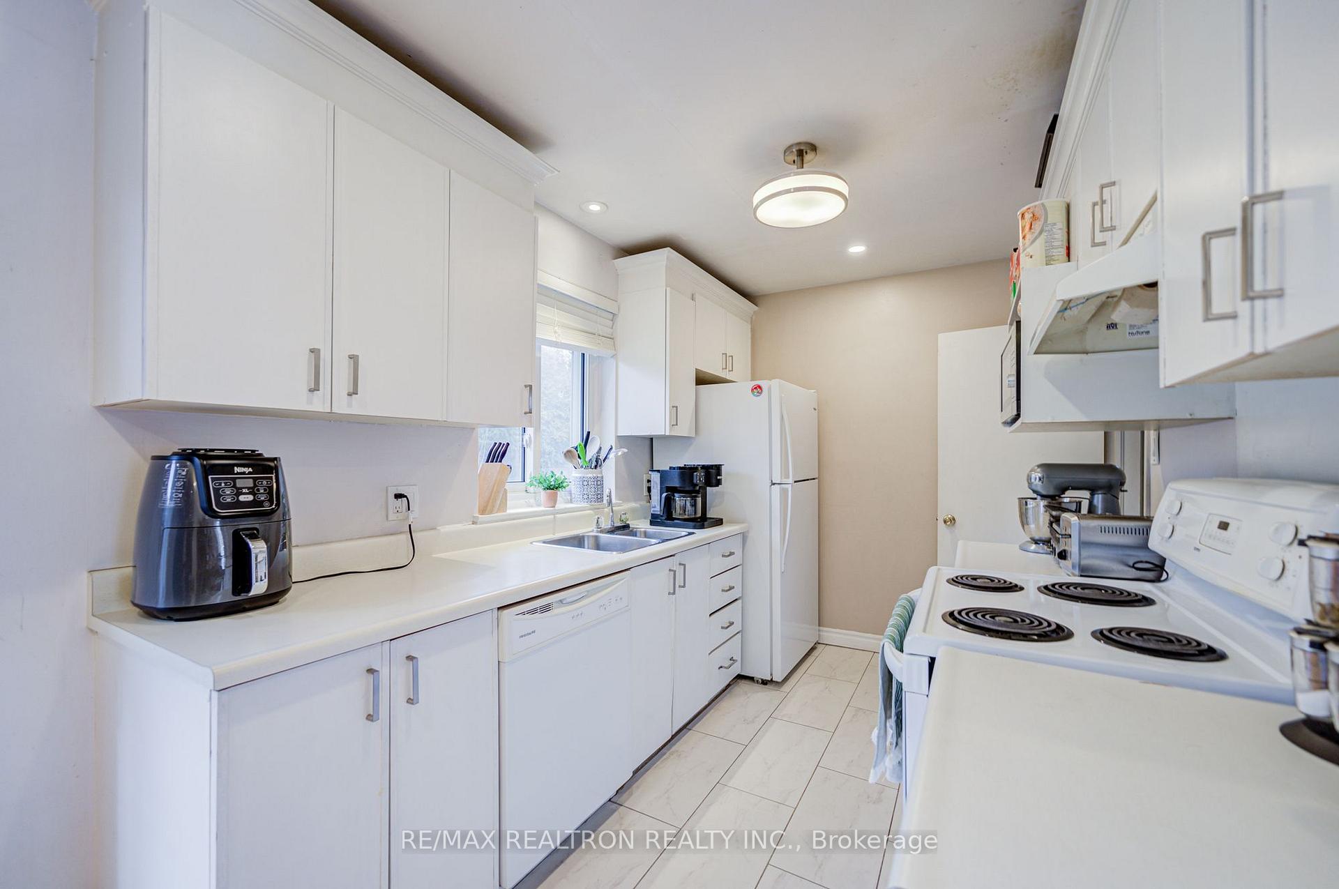 Photo 18 of 256 Church Street, Markham, Markham Village — HOMEH