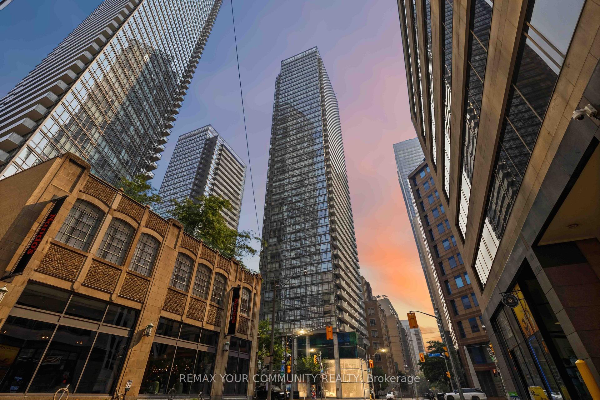 Front of Unit 3102, 38 Grenville Street