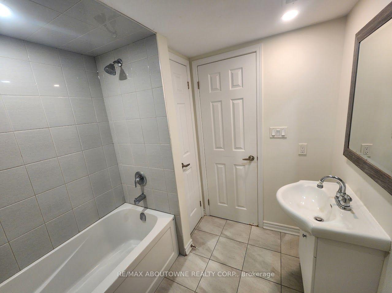 Photo 17 of Unit Lower, 18 Greeningdon Drive, Hamilton, Greeningdon — HOMEH