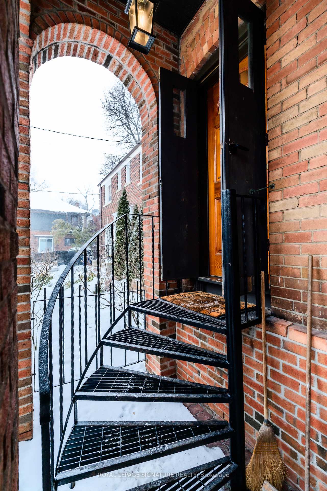 Photo 3 of 1089 Mt Pleasant Road, Toronto, Mount Pleasant East — HOMEH