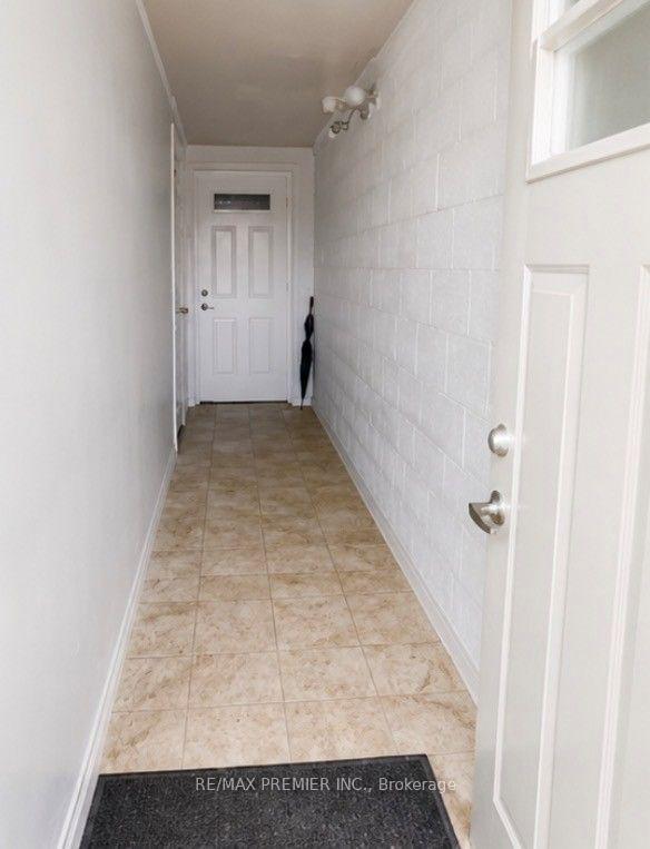 Photo of Unit Lower Level, 33 Albany Drive