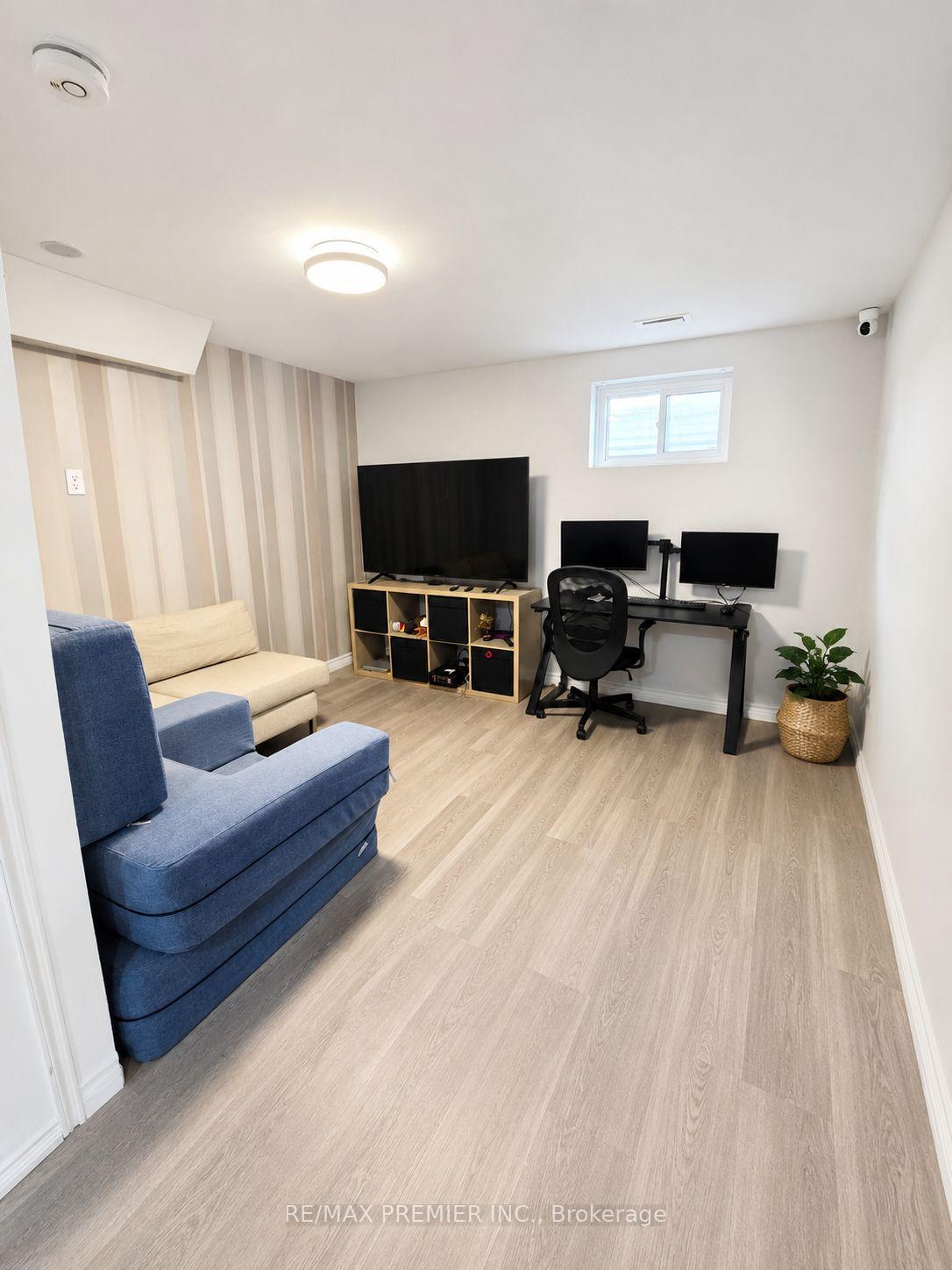Photo 2 of Unit Lower Level, 33 Albany Drive, Vaughan, West Woodbridge — HOMEH