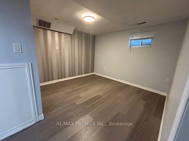 Photo 4 of Unit Lower Level, 33 Albany Drive, Vaughan, West Woodbridge — HOMEH