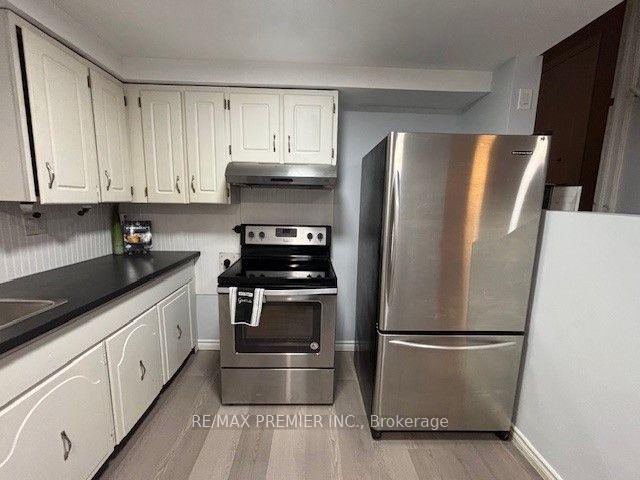 Photo 6 of Unit Lower Level, 33 Albany Drive, Vaughan, West Woodbridge — HOMEH