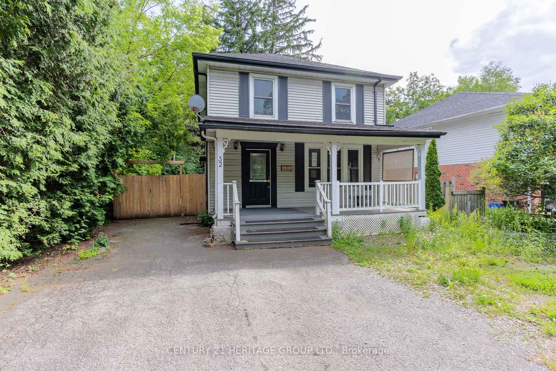 Photo 2 of 32 Rousseaux Street, Hamilton, Ancaster — HOMEH