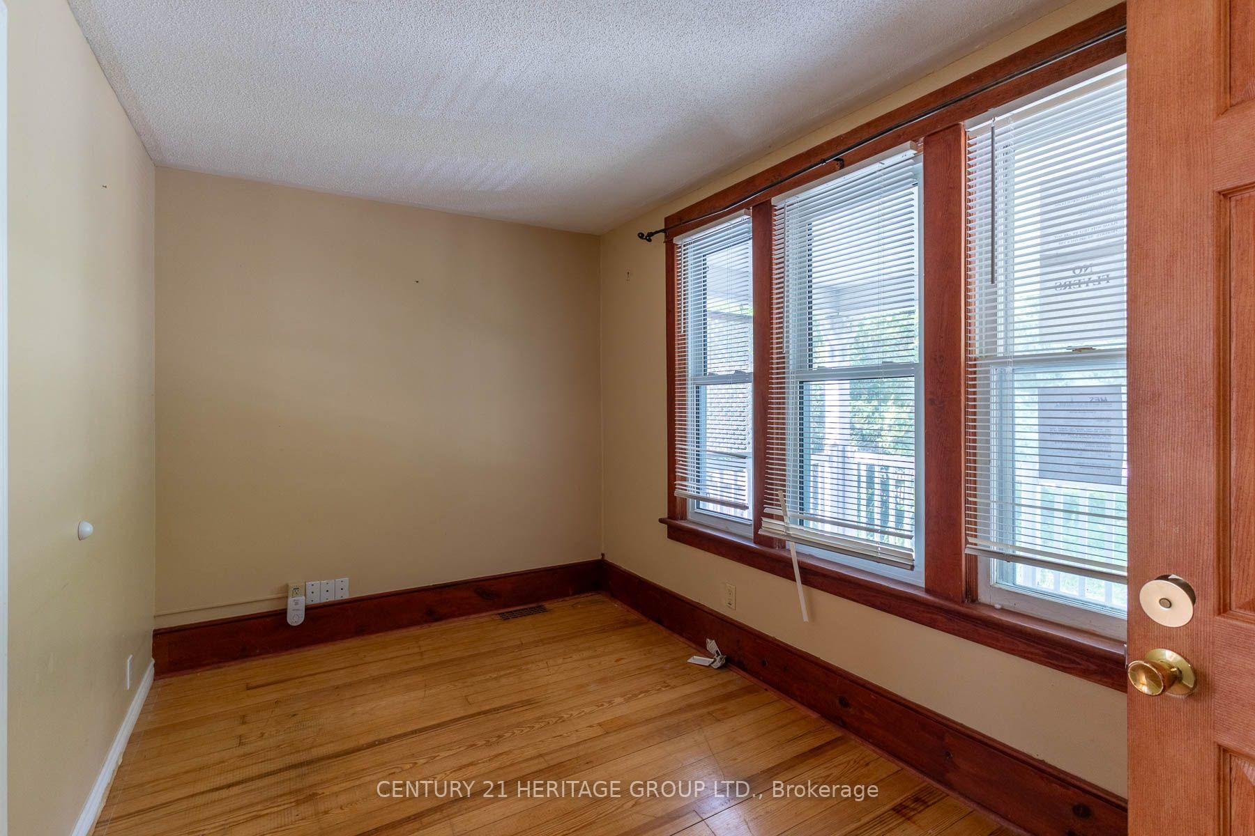 Photo 6 of 32 Rousseaux Street, Hamilton, Ancaster — HOMEH