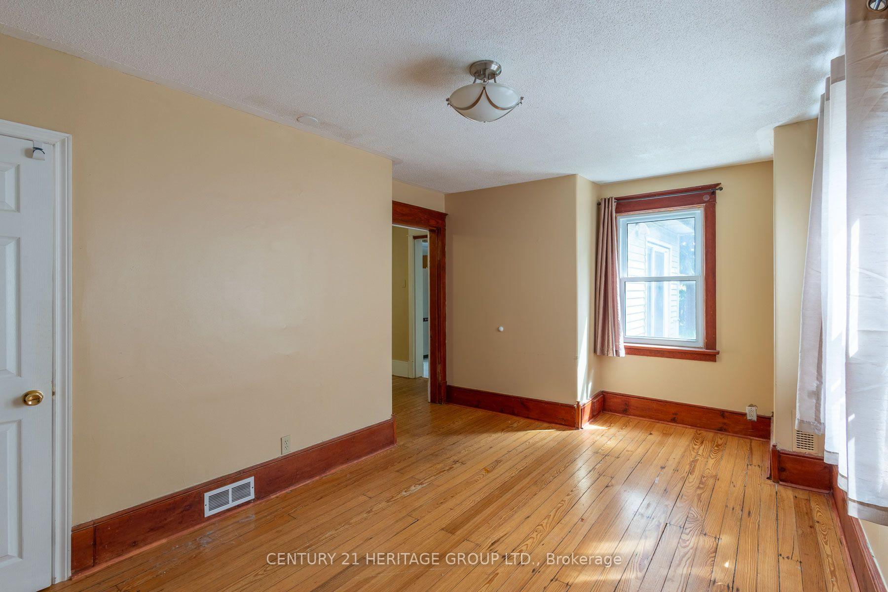 Photo 9 of 32 Rousseaux Street, Hamilton, Ancaster — HOMEH